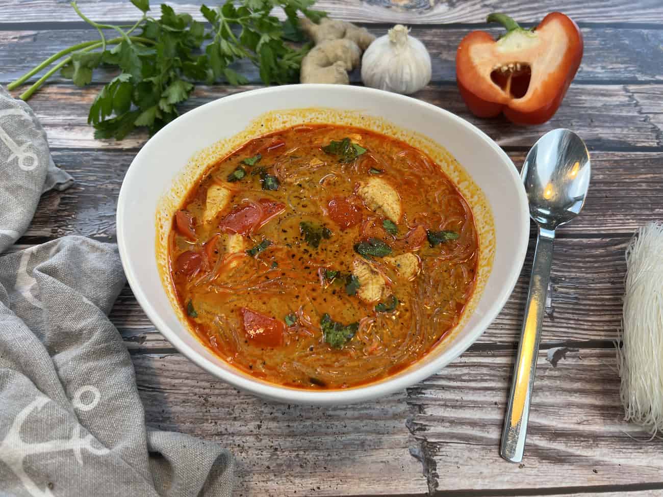 20 Minuten Thai Suppe mit Haehnchen 20-Minuten Thai Suppe mit Hähnchen