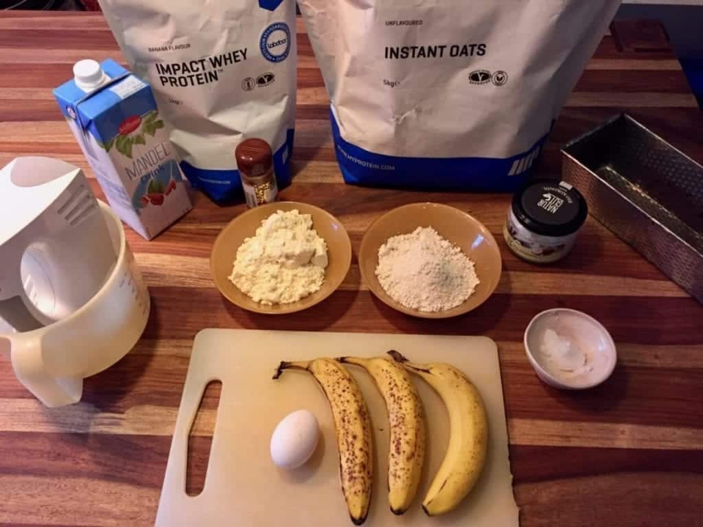 einfaches protein bananenbrot zutaten Die Zutaten: Hafermehl, Proteinpulver, Mandelmilch und Kokosköl