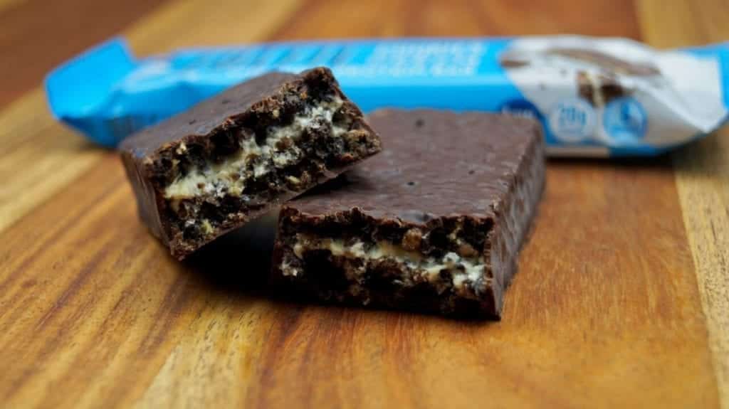 Fulfil Cookies Cream Proteinriegel aufgeschnitten Fulfil Cookies & Cream Proteinriegel aufgeschnitten