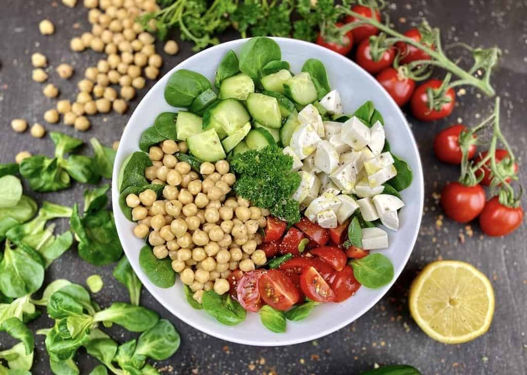 Bunter Kichererbsensalat