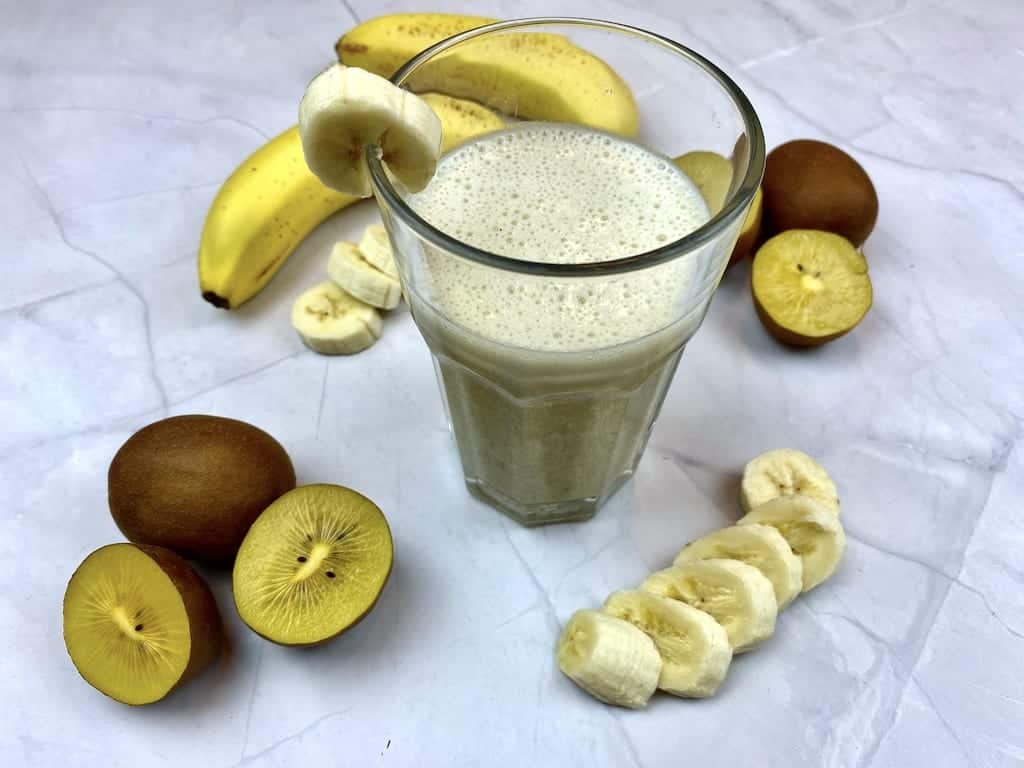 Gesunder Bananen Smoothie mit Kiwi
