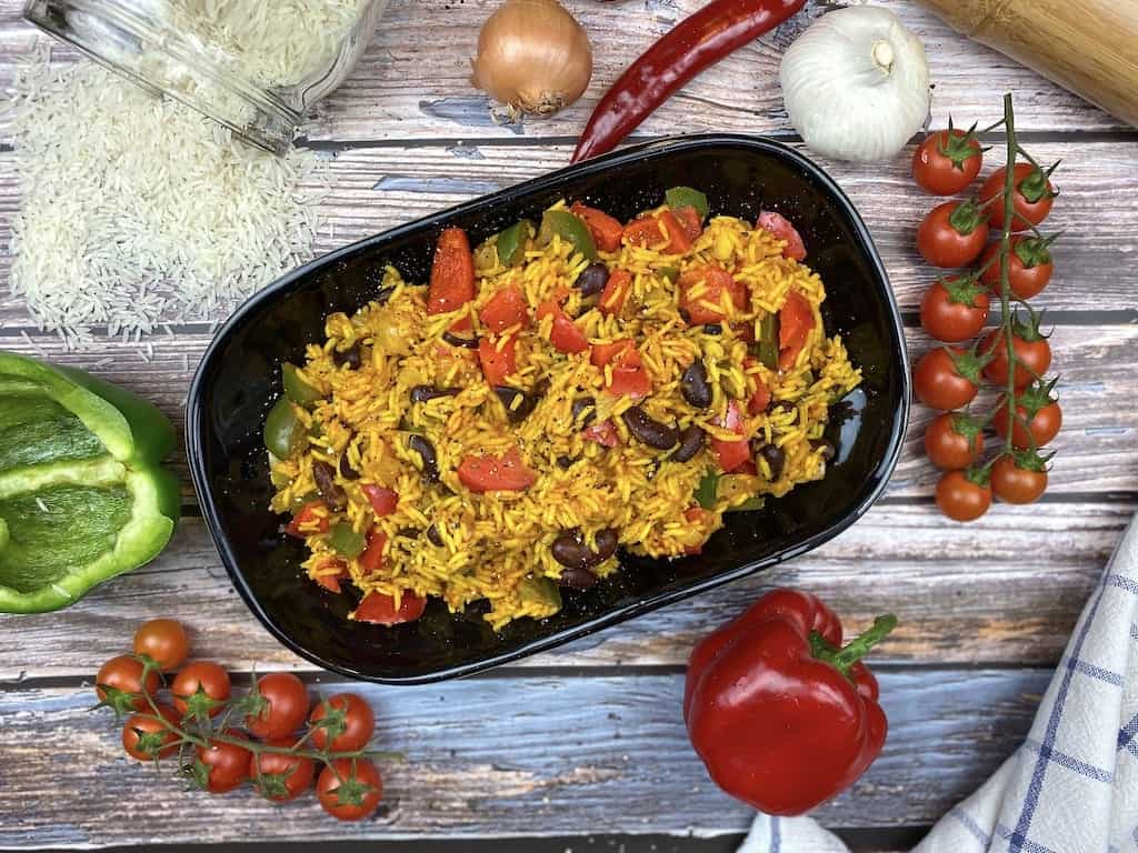 Gesunde Reispfanne mit Gemüse