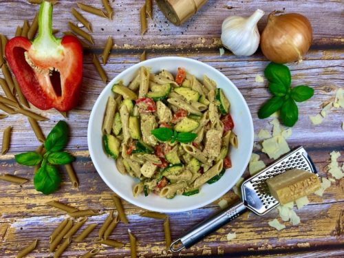 Leichte Nudelpfanne mit Hähnchen