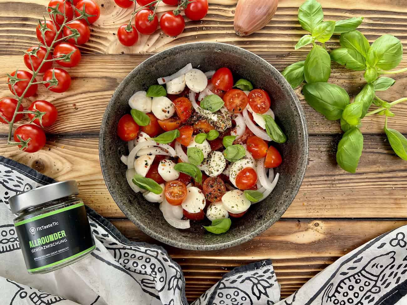 Klassischer Tomate Mozzarella Salat