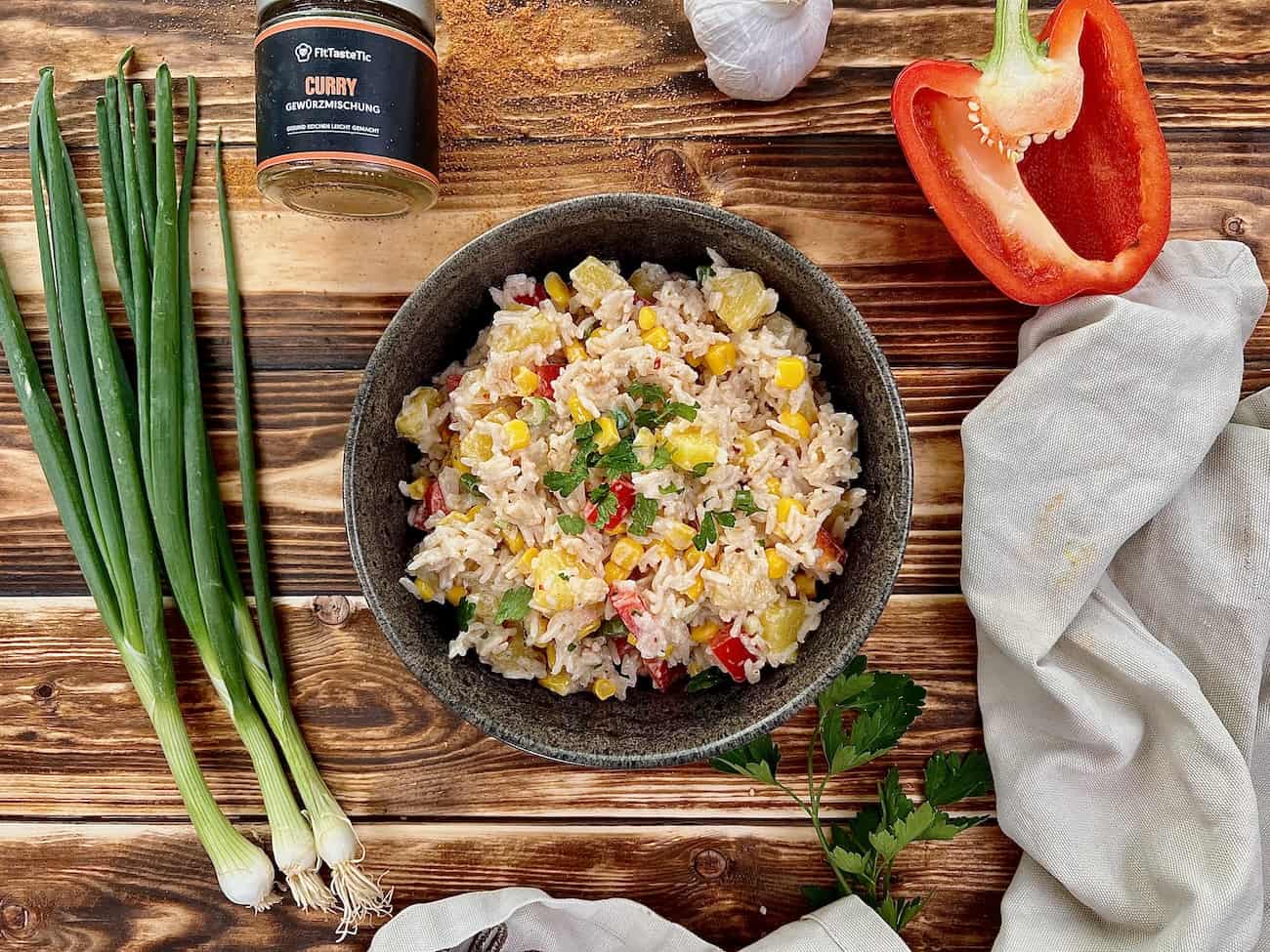 Curry-Reissalat mit Ananas