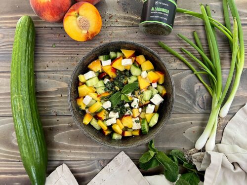 Pfirsich-Feta-Salat mit Gurke