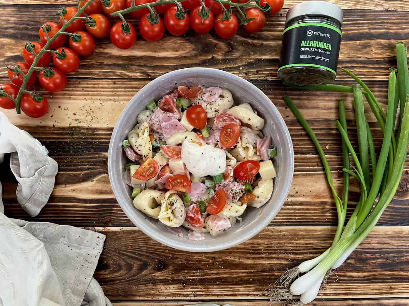 Tortellini Salat mit Schinken und Kaese