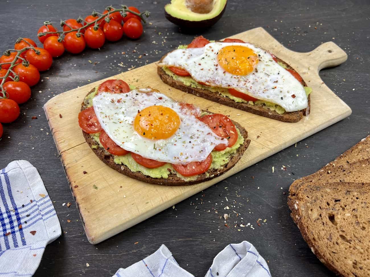 Avocado Brot mit Ei Avocado-Brot mit Ei