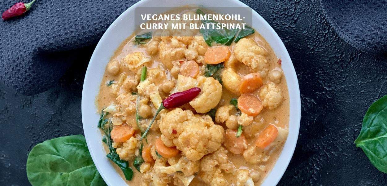 Veganes Blumenkohl-Curry mit Spinat, Kichererbsen & Karotten