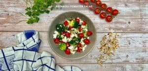 Brokkoli Tomaten Salat mit Feta