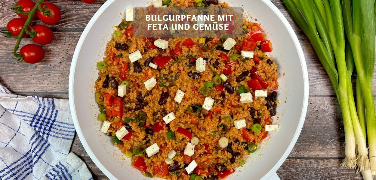 Einfache Bulgurpfanne mit Feta und Gemüse