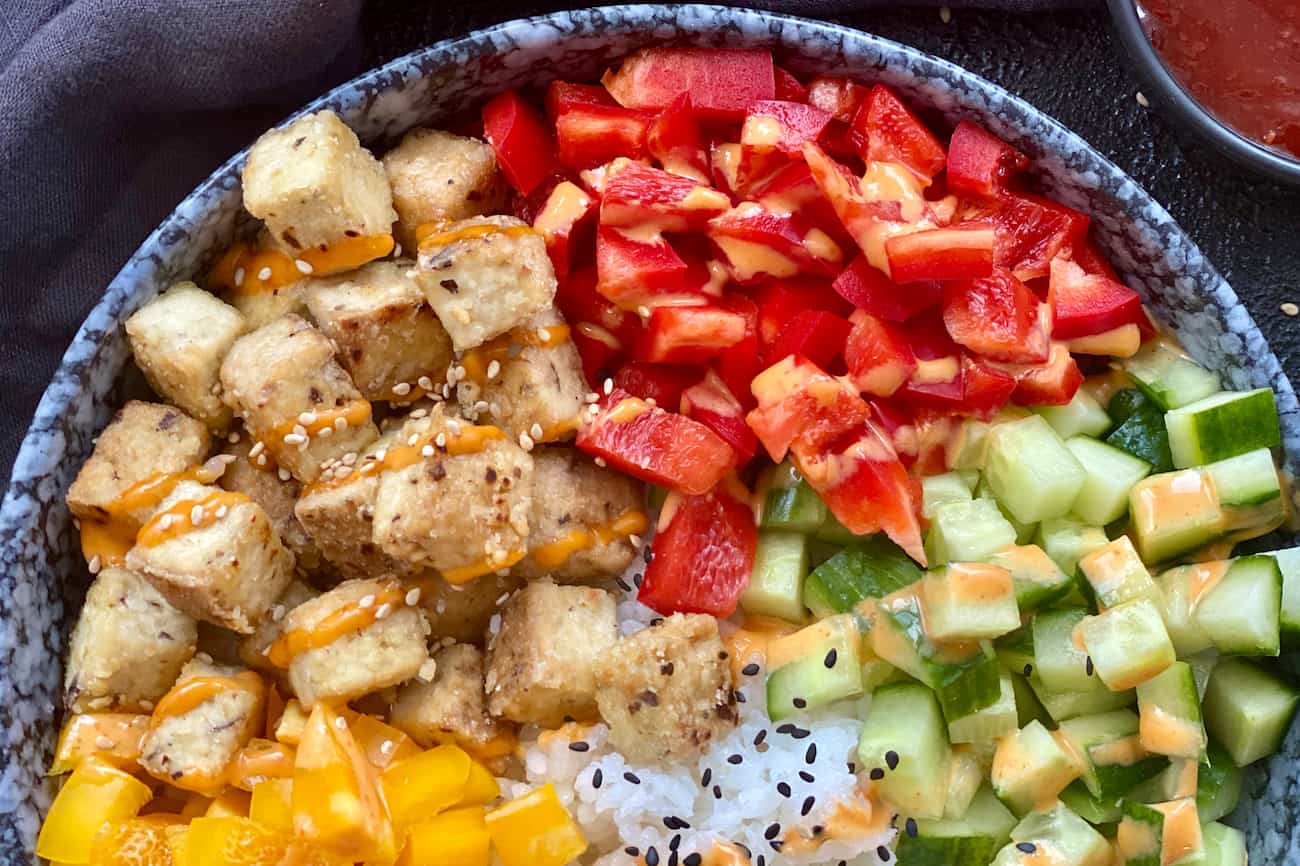 Bunte Sushi-Bowl