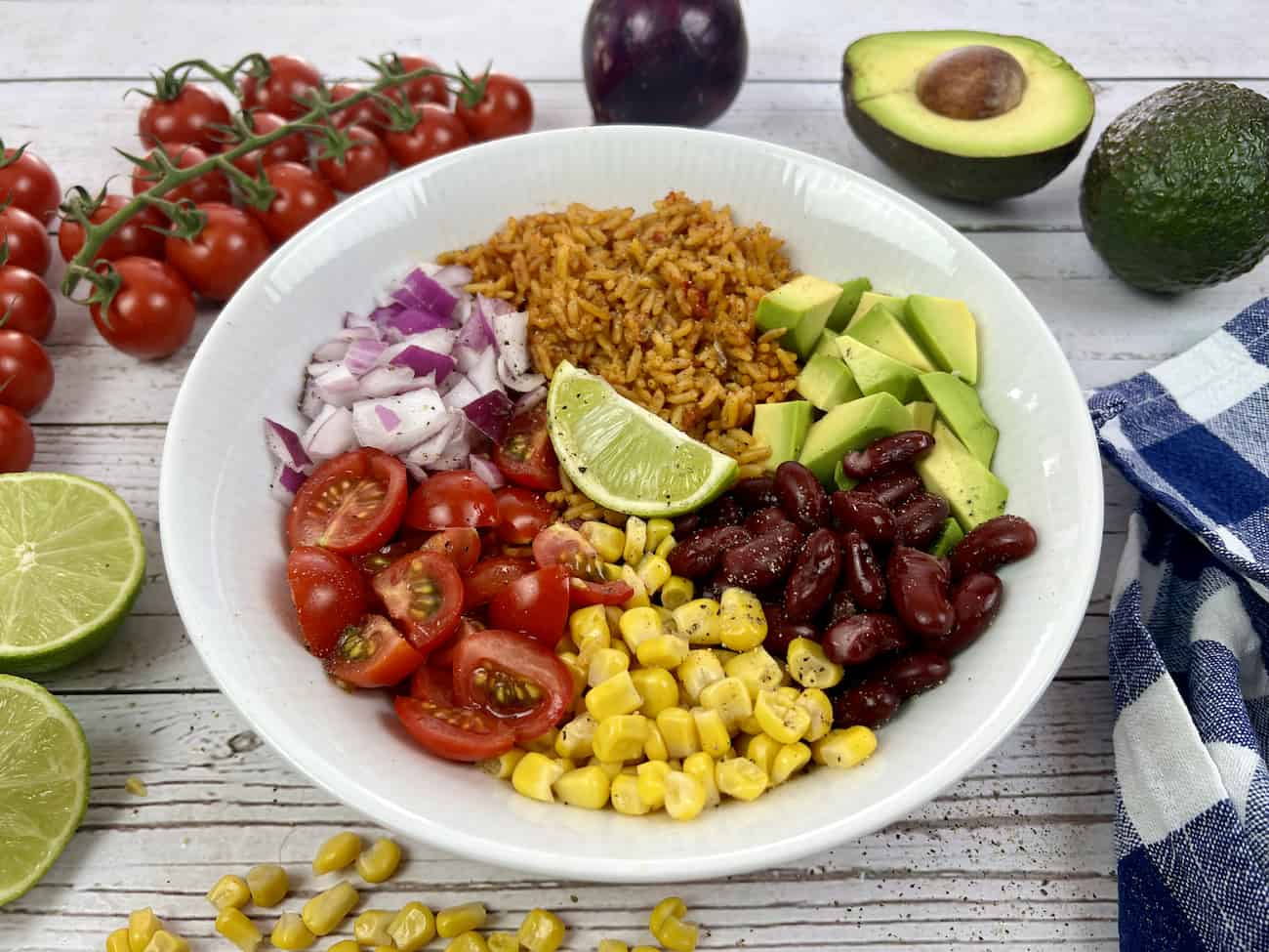 Burrito Bowl mit Reis und Gemüse