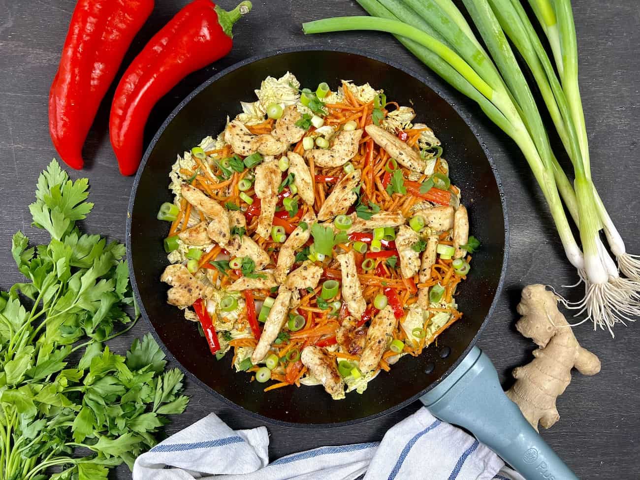 Chinakohl-Gemüsepfanne mit Hähnchen