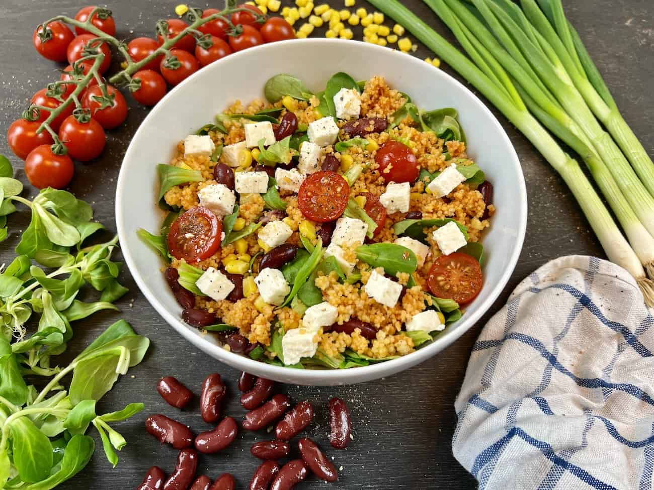 Couscous-Feldsalat mit Mais und Feta