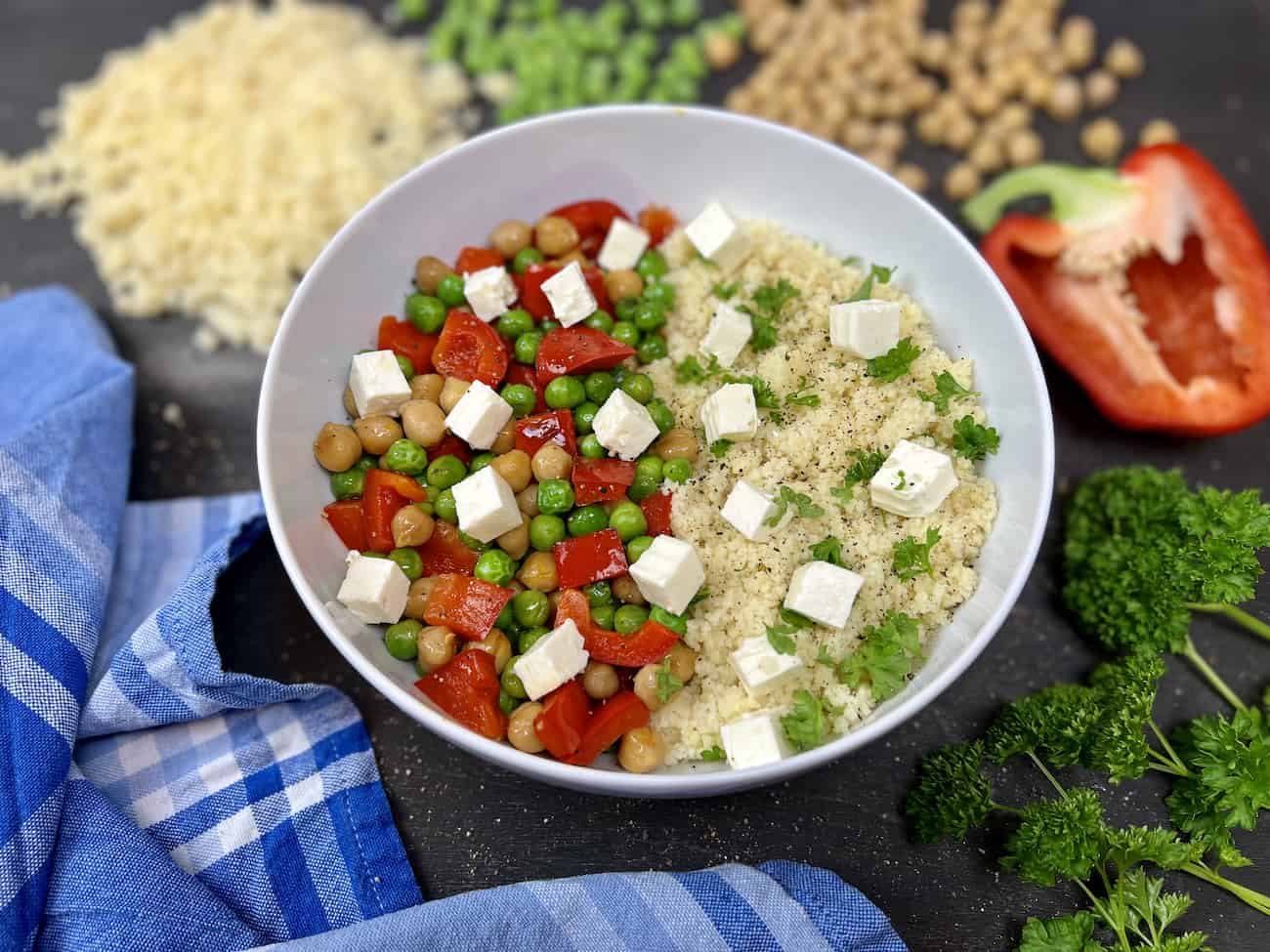 Couscous Pfanne mit Erbsen und Paprika