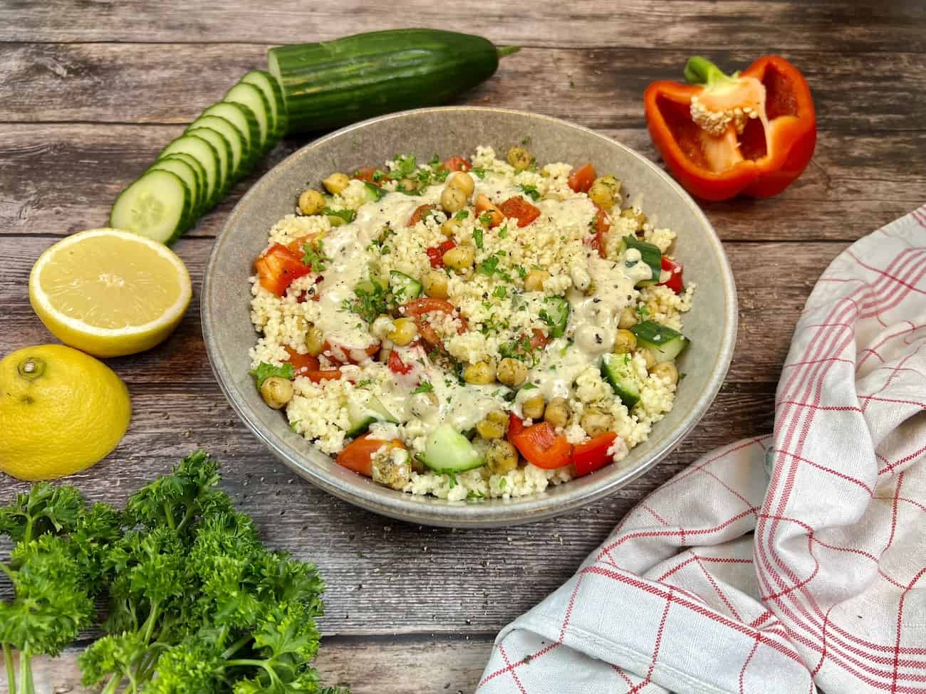 Couscous Salat Rezept mit geroesteten Kichererbsen Couscous-Salat Rezept mit gerösteten Kichererbsen