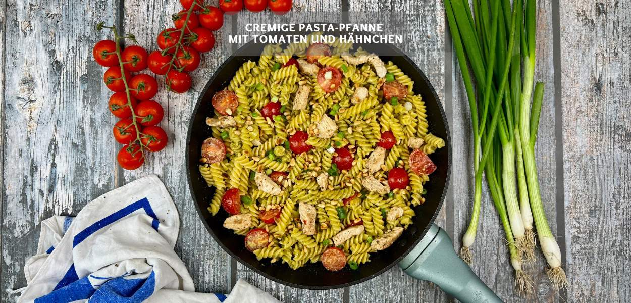 Cremige Pasta Pfanne mit Tomaten und Haehnchen Cremige Pasta-Pfanne mit Tomaten und Hähnchen