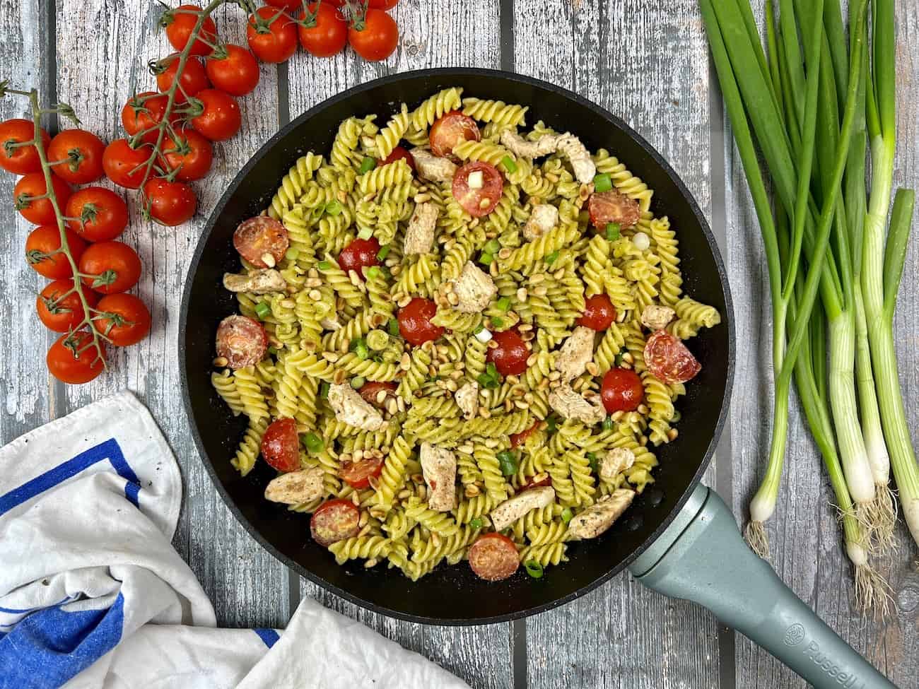 Cremige Pasta Pfanne mit Tomaten Cremige Pasta-Pfanne mit Tomaten