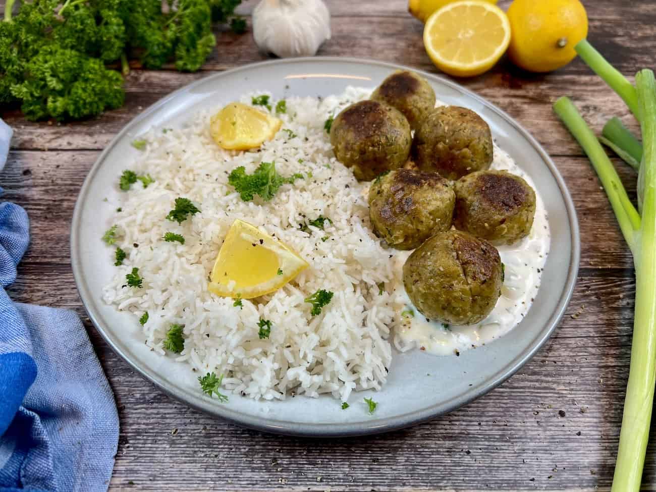 Einfache Bohnenbällchen mit Reis