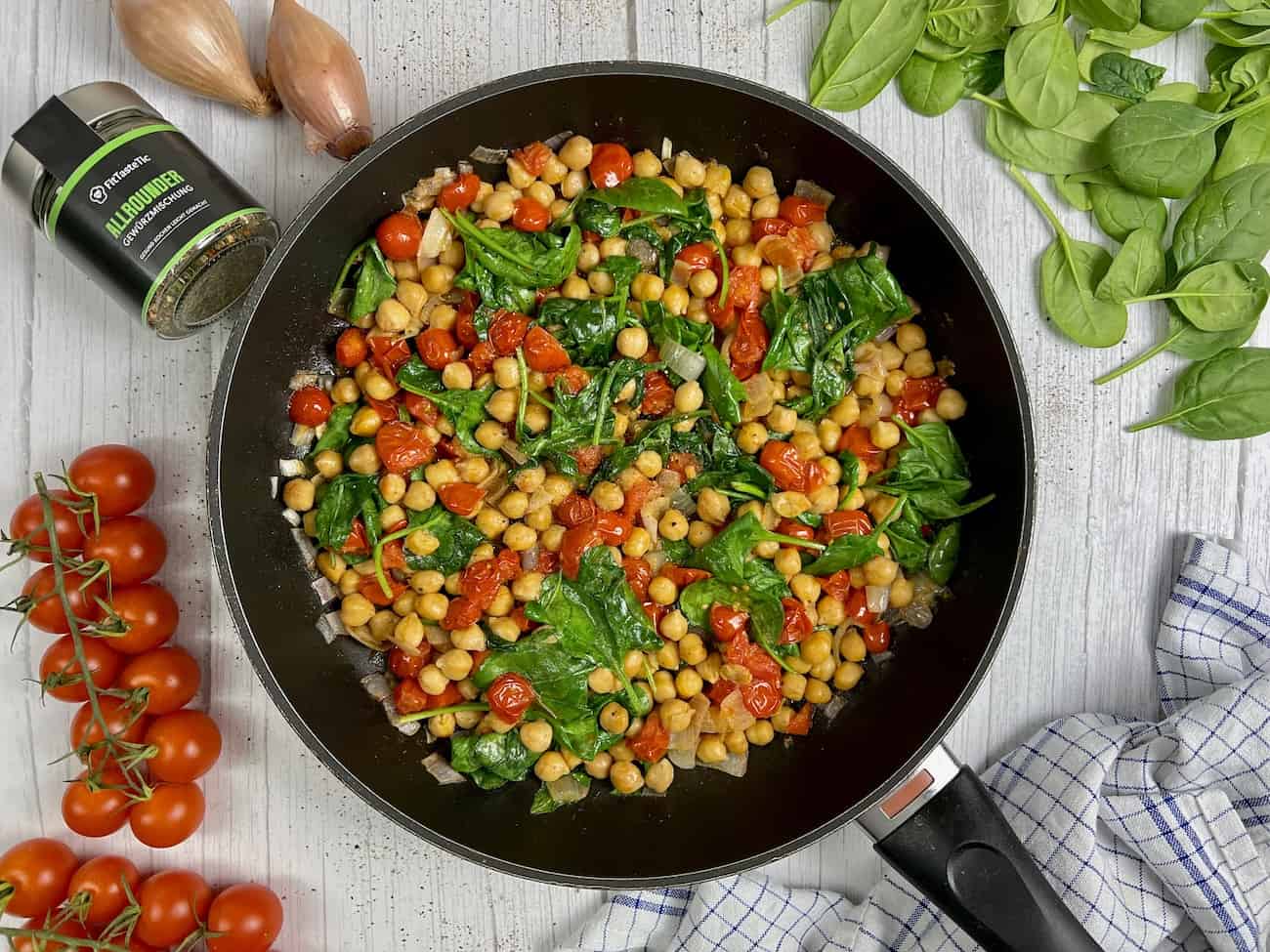 Einfache Kichererbsen-Spinat-Pfanne
