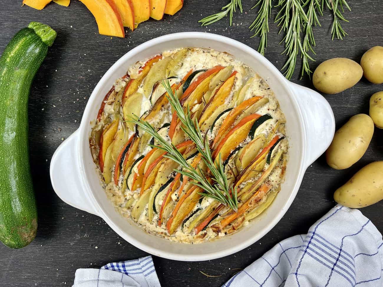 Einfacher Kürbis-Kartoffel Auflauf mit Zucchini