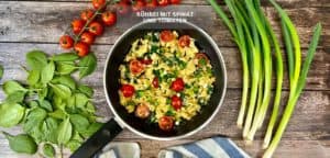 Einfaches Rührei Rezept mit Spinat und Tomaten