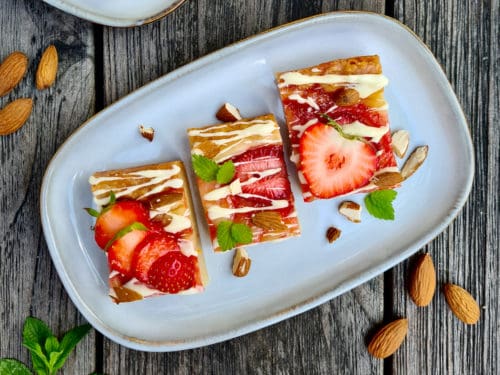 Erdbeer Blondies mit Weißer Schokolade