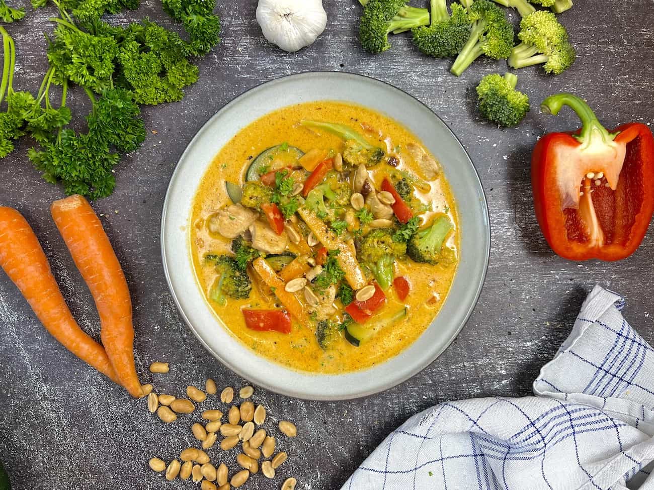 Erdnuss Curry mit Haehnchen Erdnuss-Curry mit Hähnchen