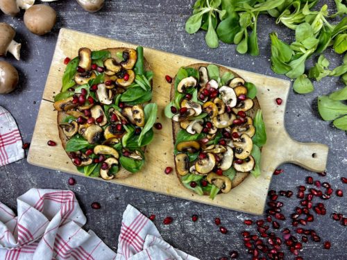 Fruchtige Feldsalat-Stullen