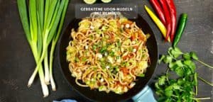 Gebratene Udon-Nudeln mit Gemüse