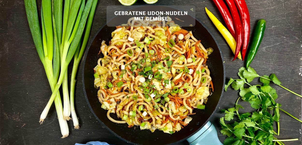 Teriyaki-Style Udon-Nudeln mit Gemüse 