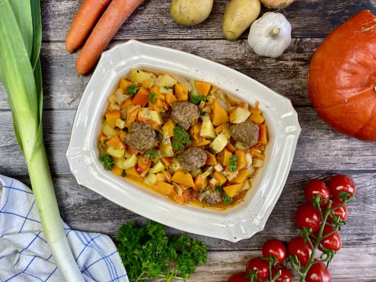 Gemüseeintopf mit Hackbällchen