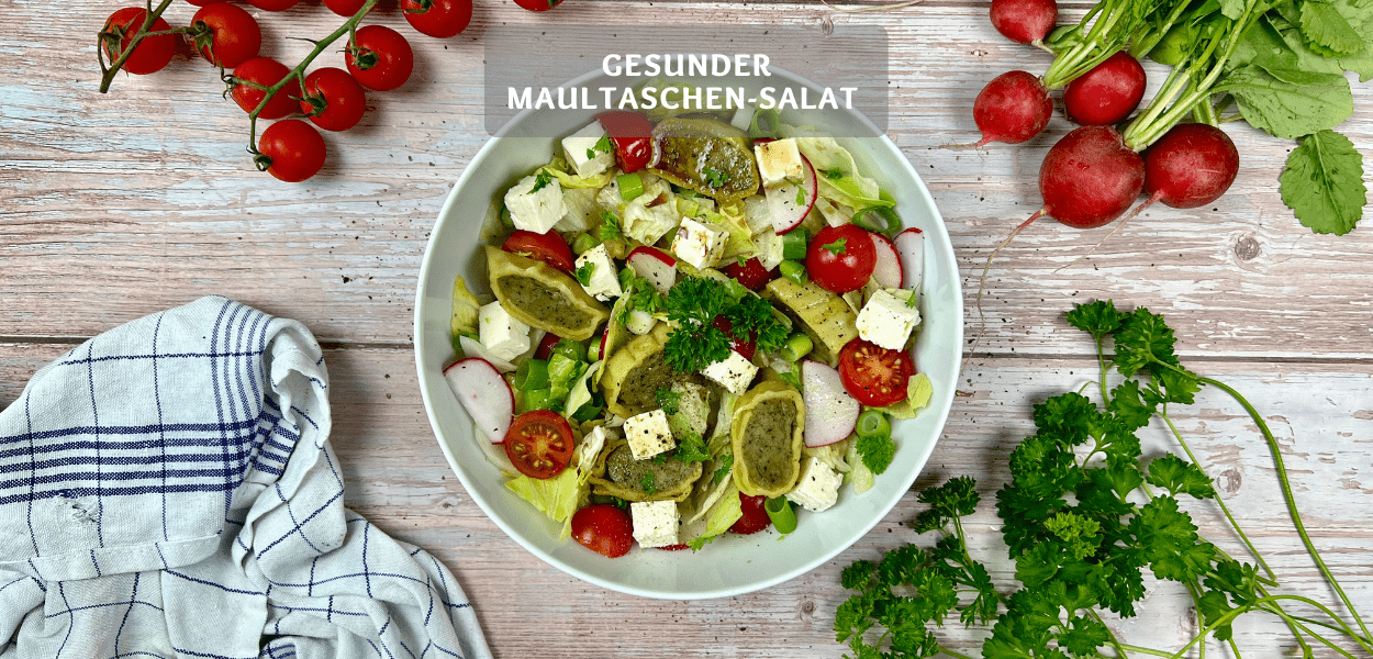Gesunder Maultaschen Salat Gesunder Maultaschen-Salat mit Feta, Tomaten und Radieschen