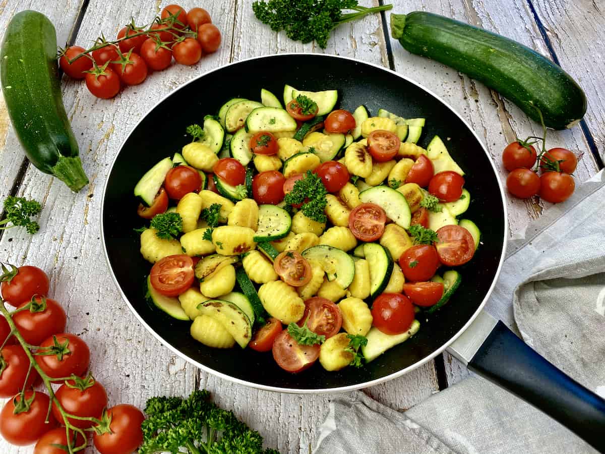 Gesundes Gnocchi Pfanne mit Zucchini