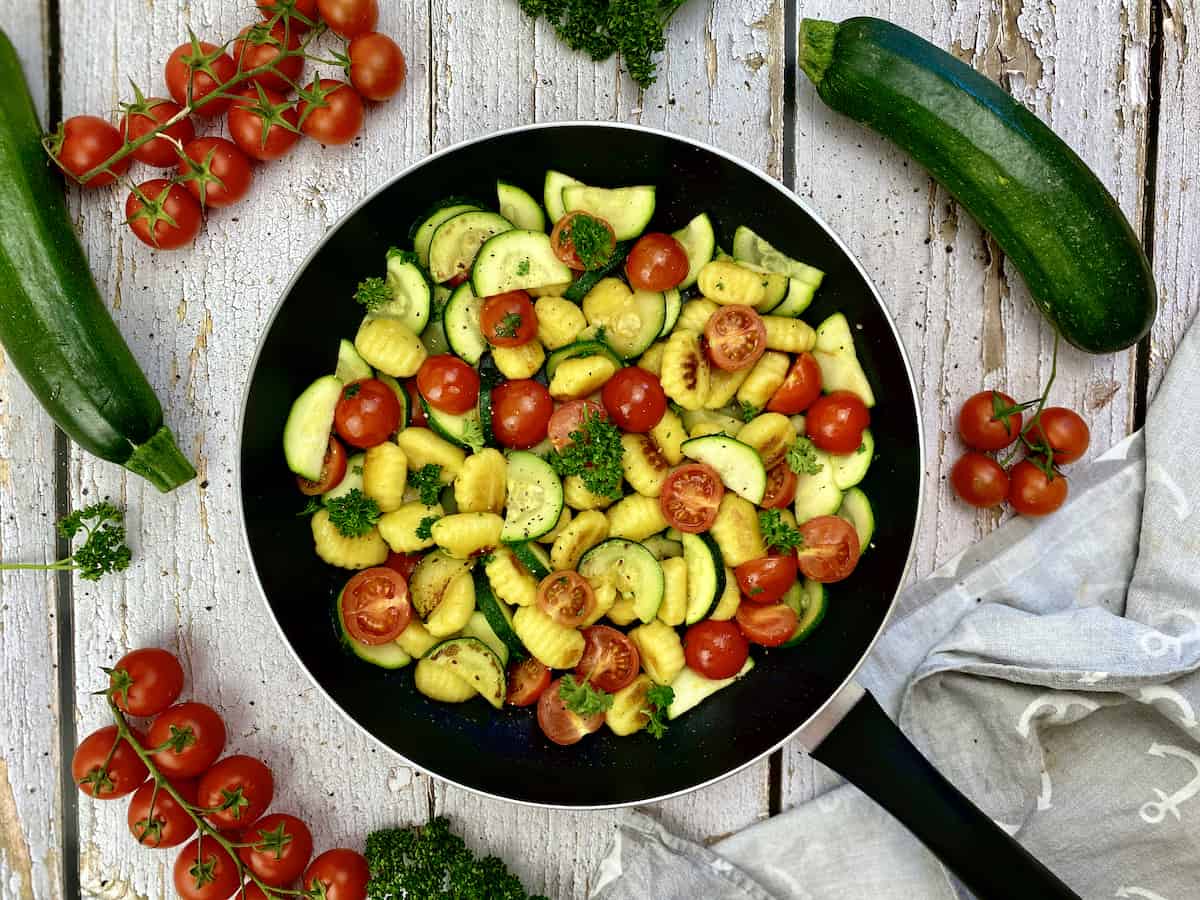 Gnocchi-Zucchini Pfanne