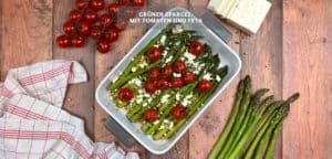 Grüner Spargel mit Tomaten und Feta