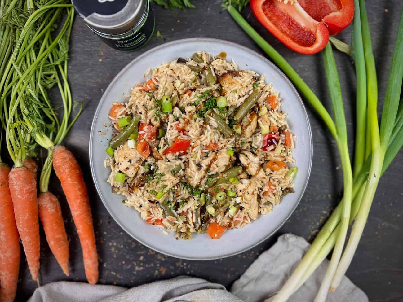 Haehnchen Reispfanne aus der Heissluftfritteuse Haehnchen Reispfanne aus der Heissluftfritteuse