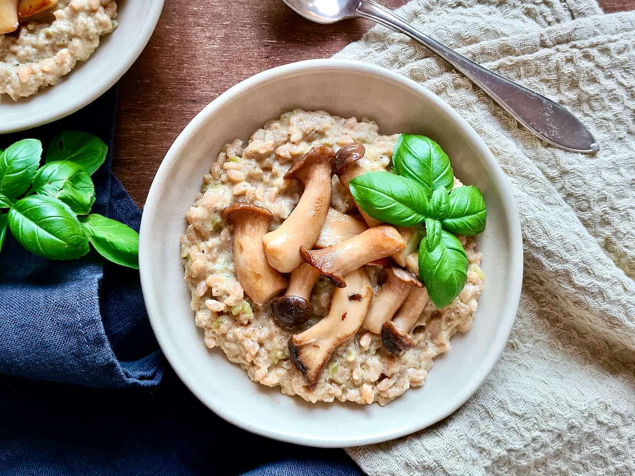 Hummus-Risoni mit Kräuterseitlingen