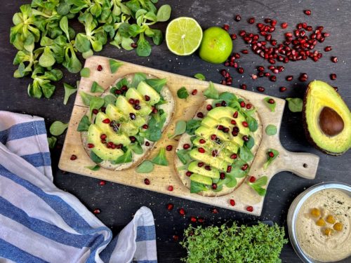 Hummus Stullen mit Avocado