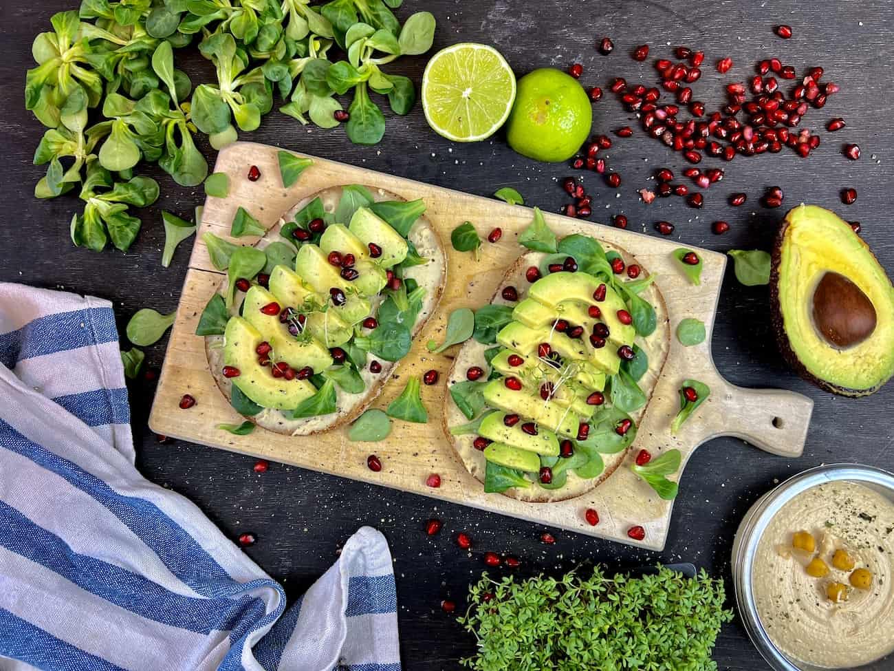 Hummus Stullen mit Avocado