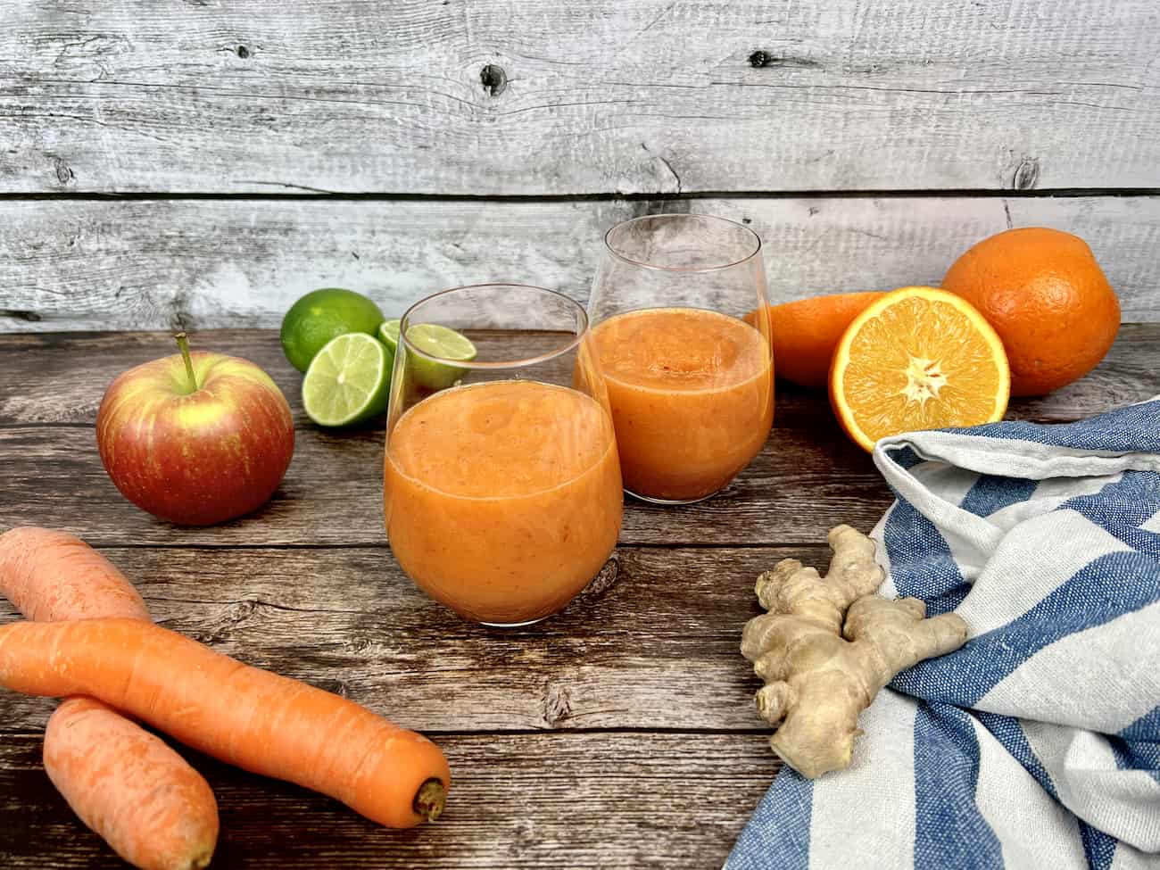 Karotten Ingwer Smoothie mit Apfel und Limette Karotten-Ingwer-Smoothie mit Apfel und Limette