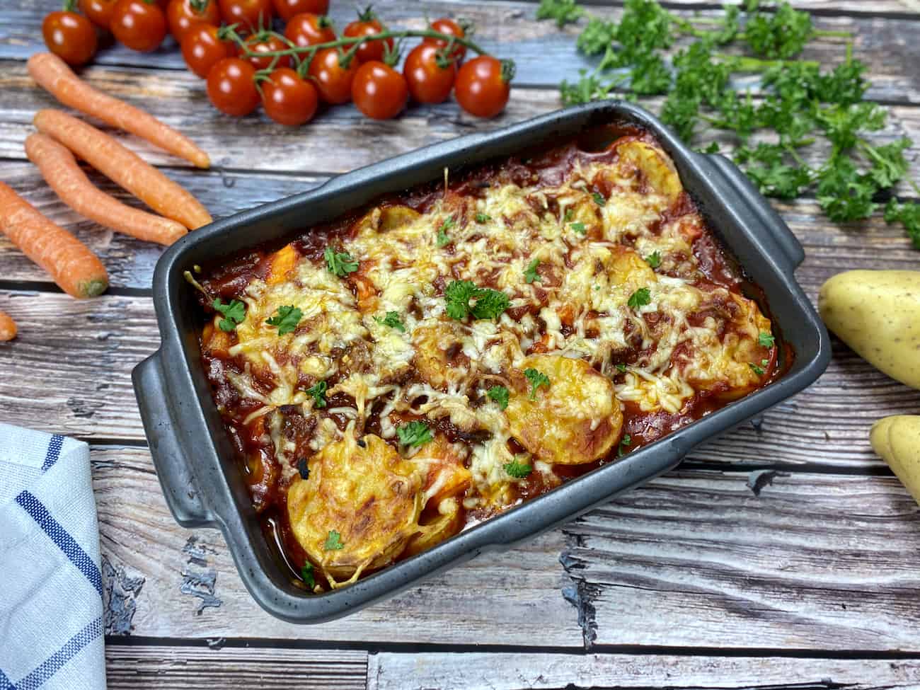 Kartoffel Auflauf mit Hackfleisch und Tomatensauce Kartoffelauflauf mit Hackfleisch und Tomatensauce