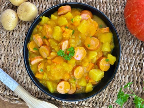 Kartoffel-Kürbis Eintopf mit Würstchen