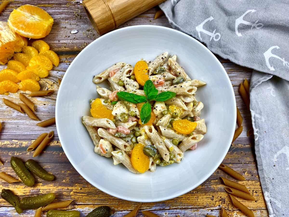 Klassicher Nudel Salat mit Mandarinen Klassischer Nudel-Salat mit Mandarinen