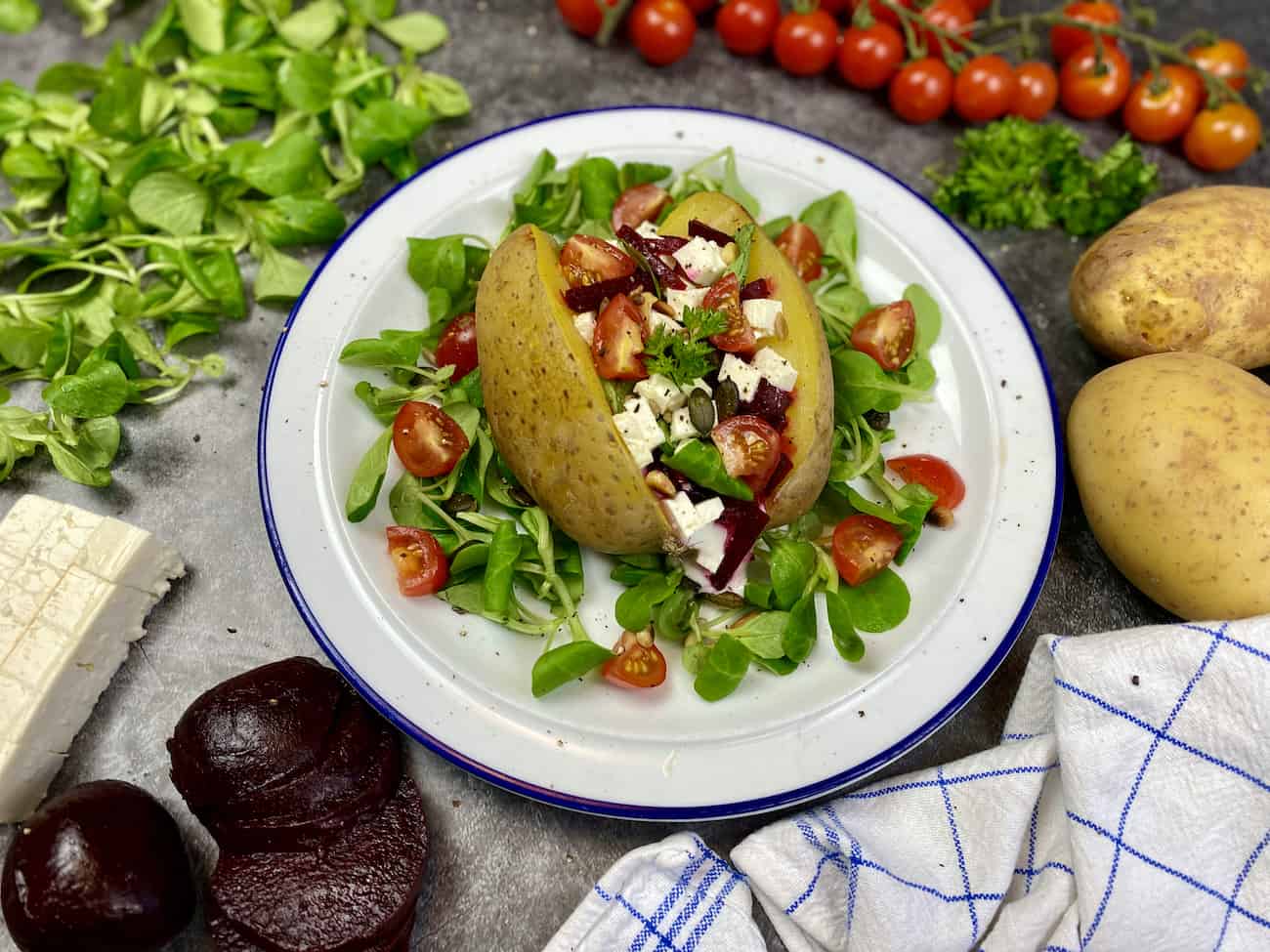 Kumpir mit Rote Bete und Feta Kumpir mit Rote Bete und Feta