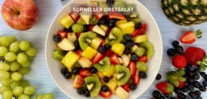 Obstsalat mit Erdbeeren, Kiwi und Ananas