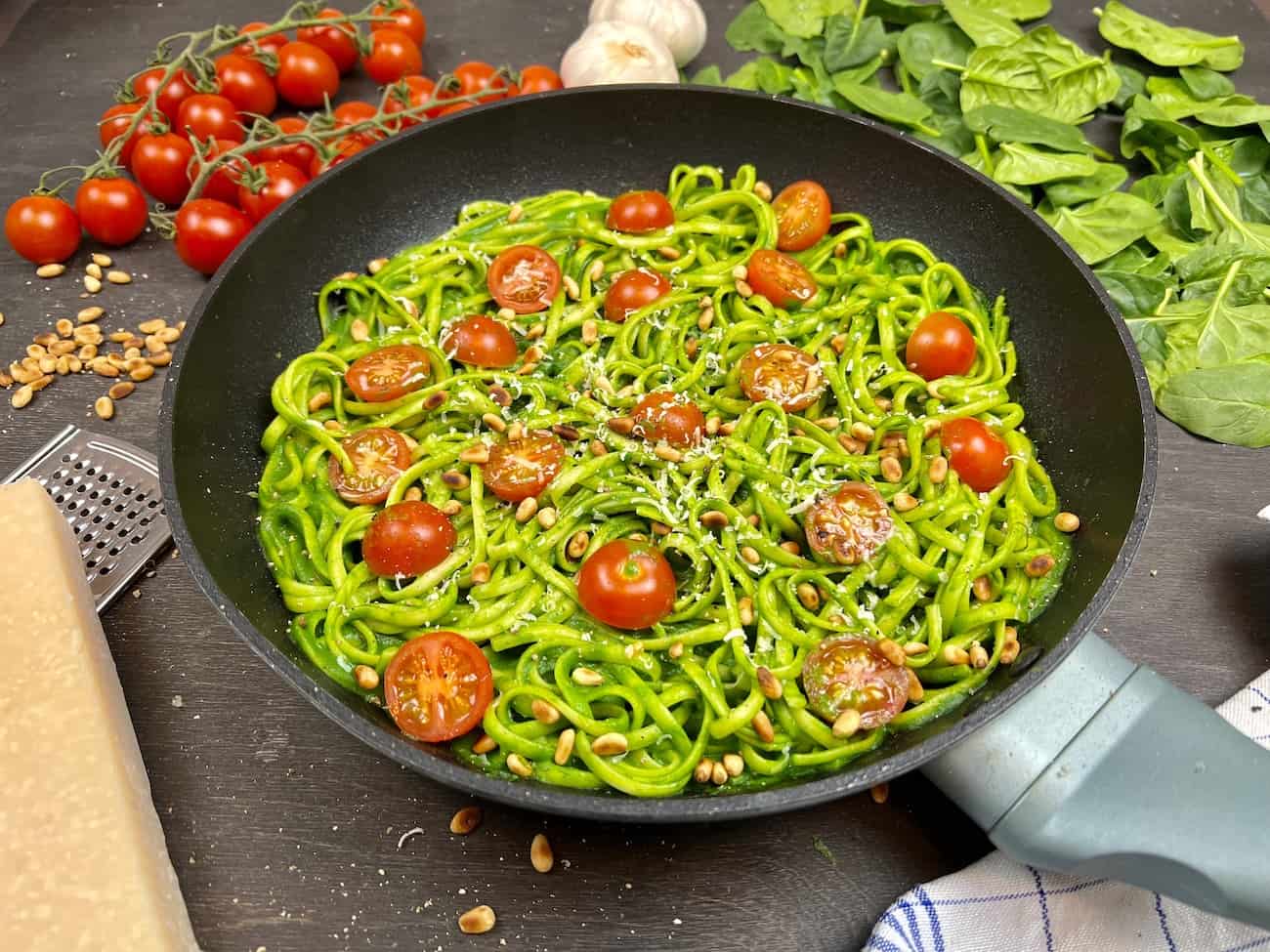 Linguine mit Spinat Sauce Linguine mit Spinat-Sauce