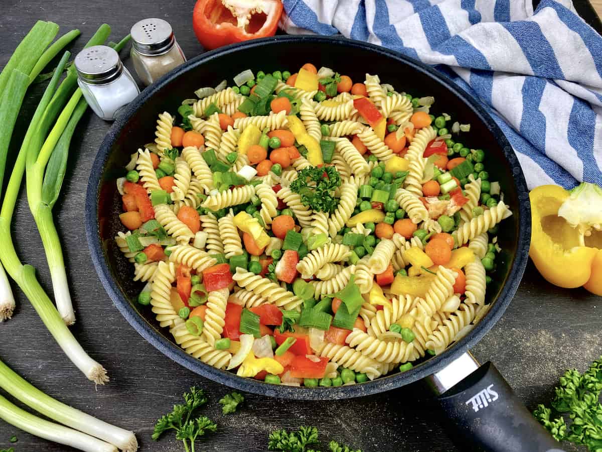 Meal-Prep Pfanne mit Nudeln