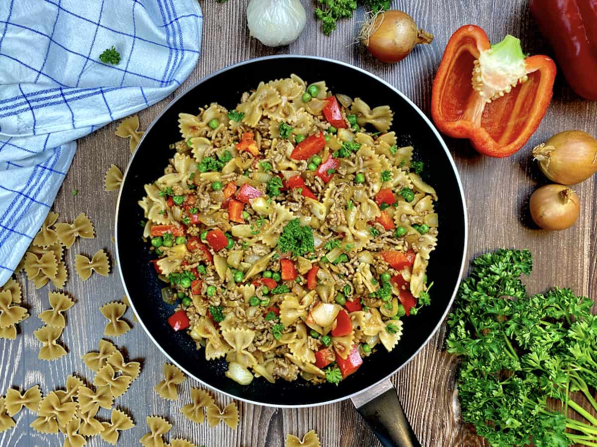 Nudel-Hack-Gemüsepfanne